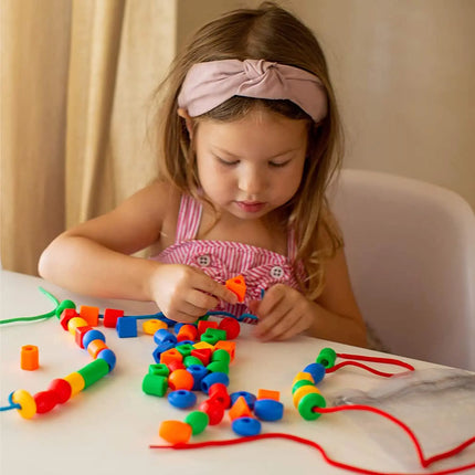 Rainbow Lacing Beads – Playful Stringing – Regnbueperler med blonder